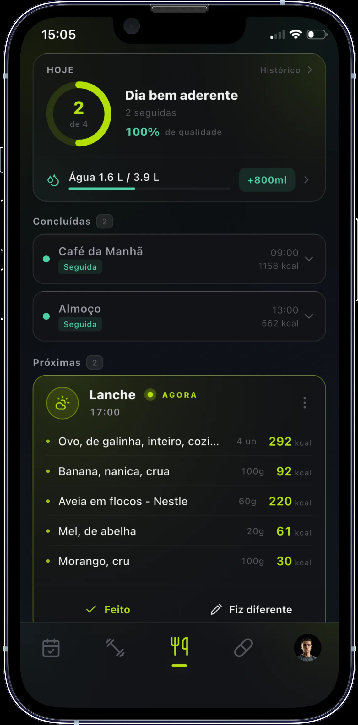 Aluno marca refeições no app