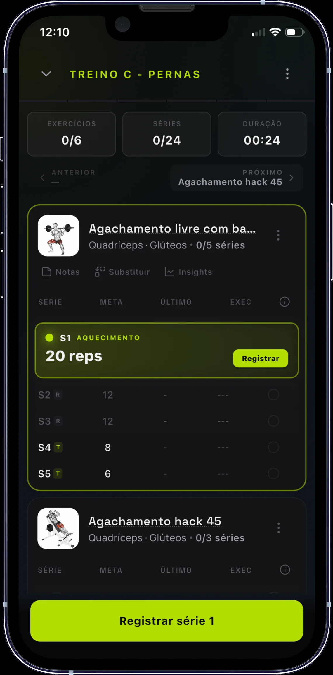 Aluno executa treino guiado no app